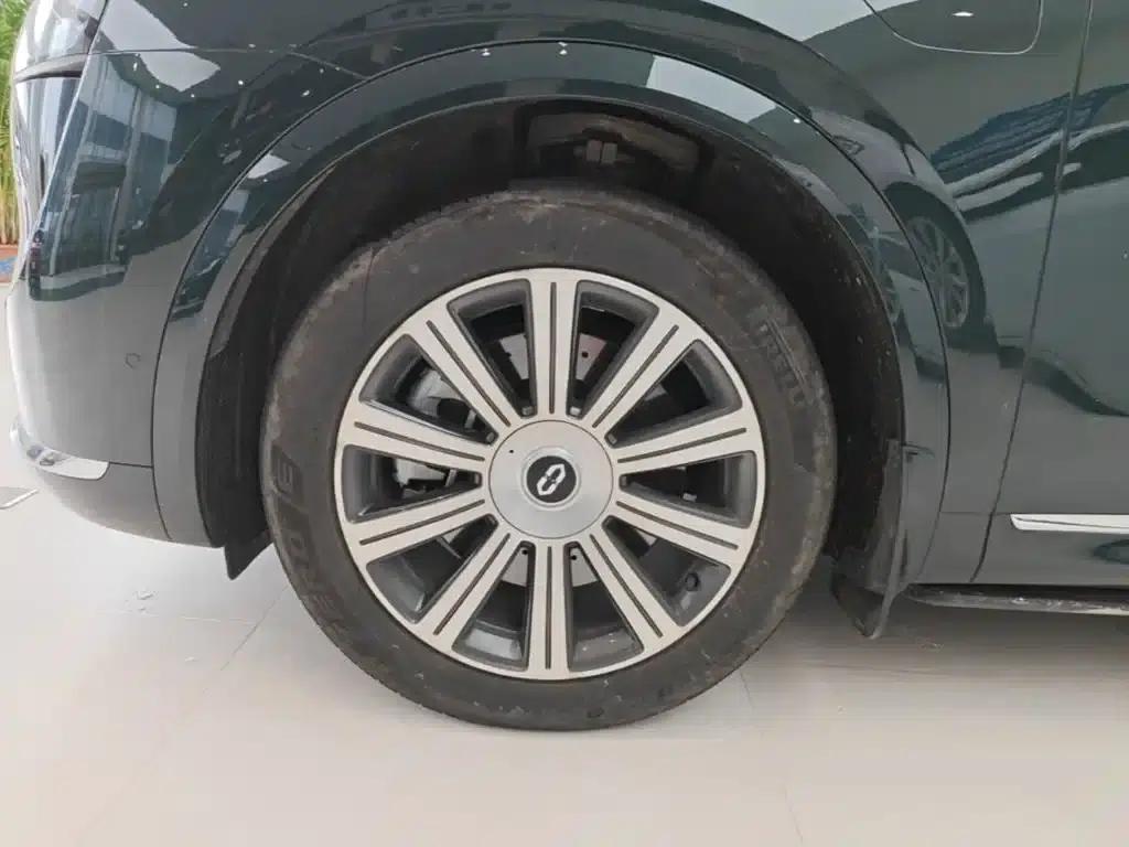 Wenjie M8 2025 Extended Range Max+ Version 53.4kWh 6-Seat Version (192-line LiDAR) — миниатюра 23