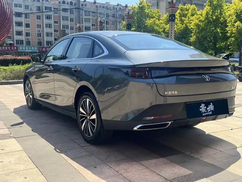 Changan Eado PHEV 2025 Smart Blue Whale 145KM Battleship Edition — миниатюра 4