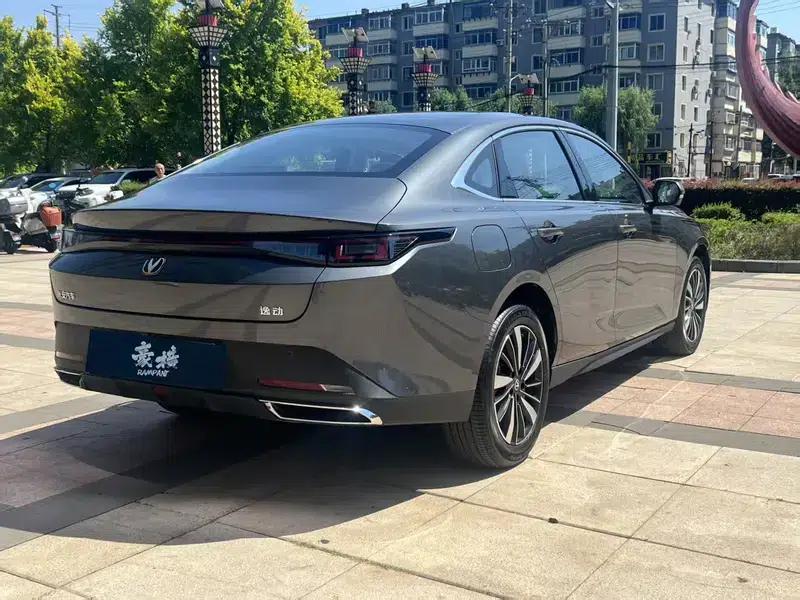 Changan Eado PHEV 2025 Smart Blue Whale 145KM Battleship Edition — миниатюра 6