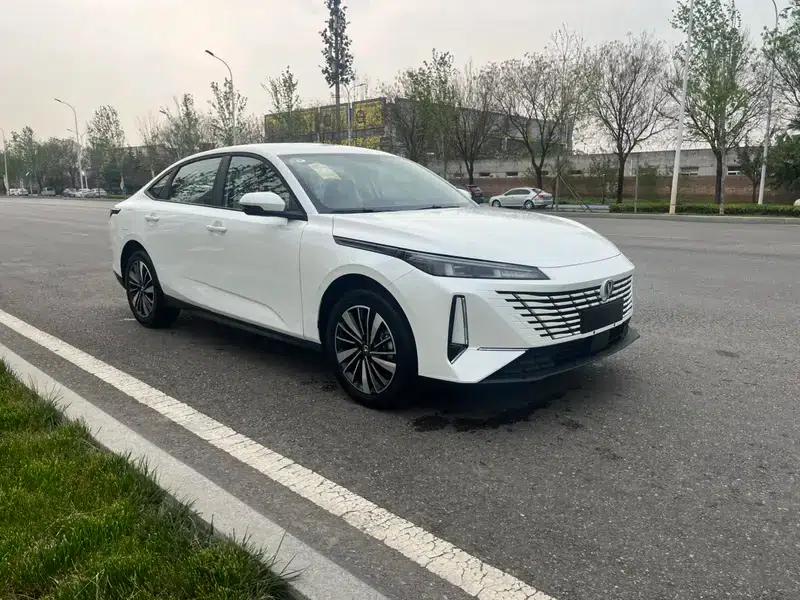 Changan Eado PHEV 2025 Smart Blue Whale 145KM High-Performance Edition — миниатюра 3