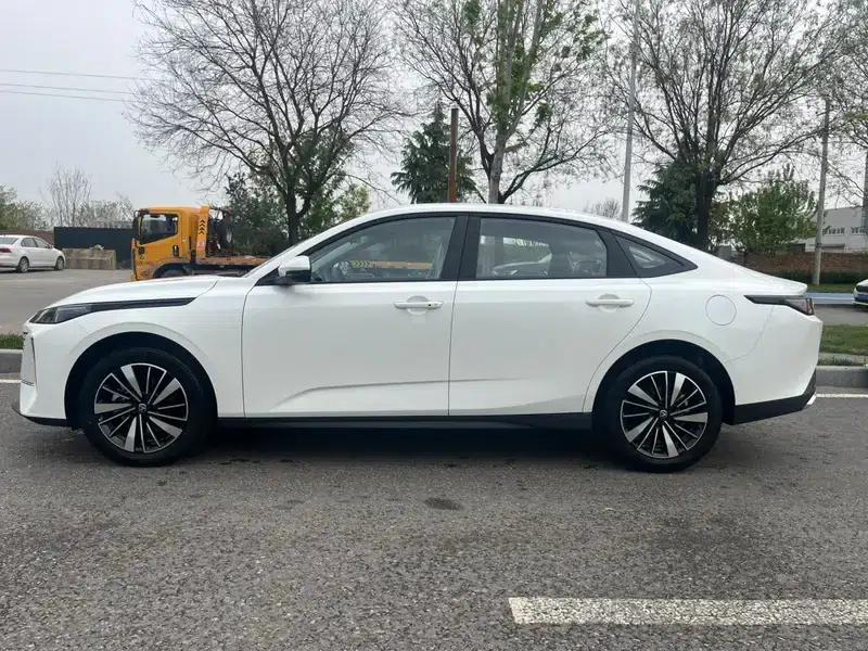 Changan Eado PHEV 2025 Smart Blue Whale 145KM High-Performance Edition — миниатюра 4
