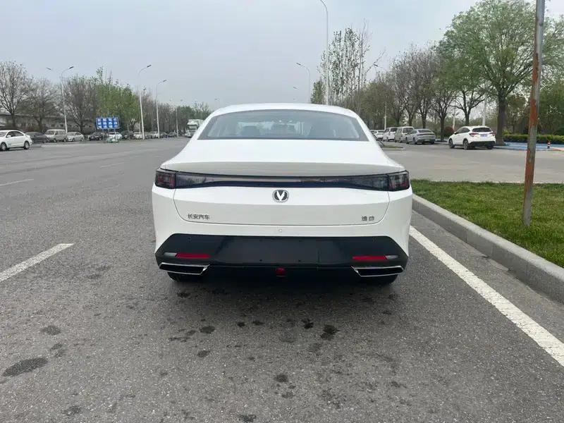 Changan Eado PHEV 2025 Smart Blue Whale 145KM High-Performance Edition — миниатюра 5