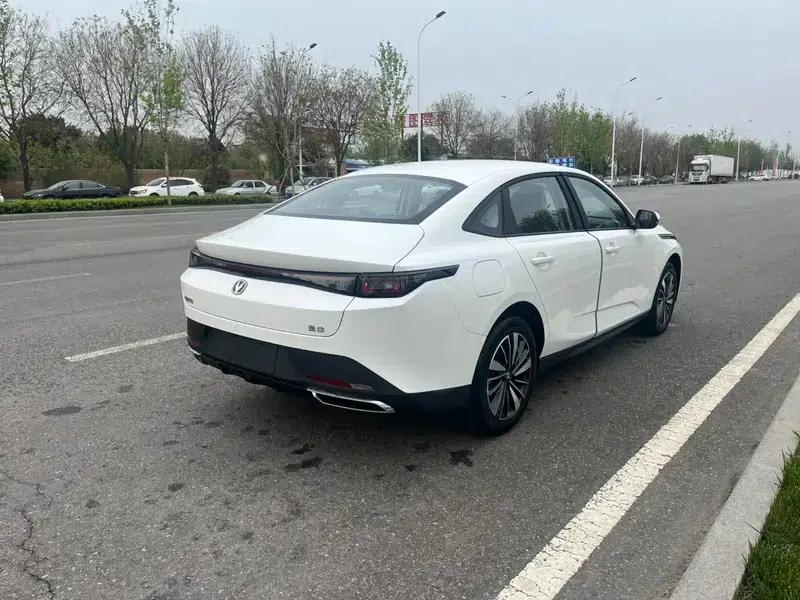 Changan Eado PHEV 2025 Smart Blue Whale 145KM High-Performance Edition — миниатюра 6