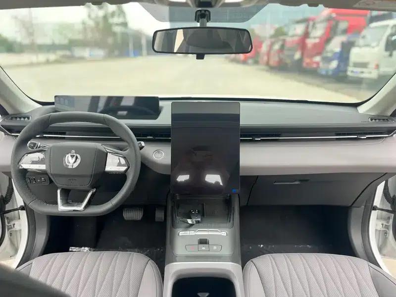 Changan Eado PHEV 2025 Smart Blue Whale 145KM Battleship Edition — миниатюра 11