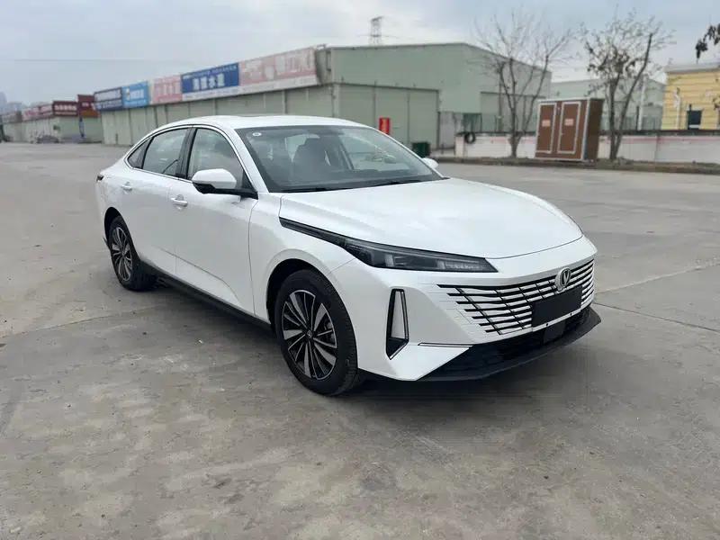Changan Eado PHEV 2025 Smart Blue Whale 145KM Battleship Edition — миниатюра 3