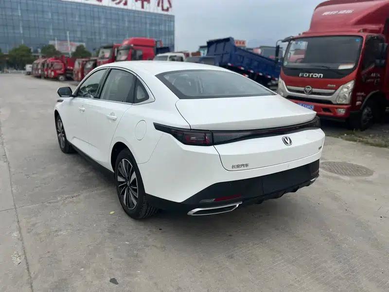 Changan Eado PHEV 2025 Smart Blue Whale 145KM Battleship Edition — миниатюра 4