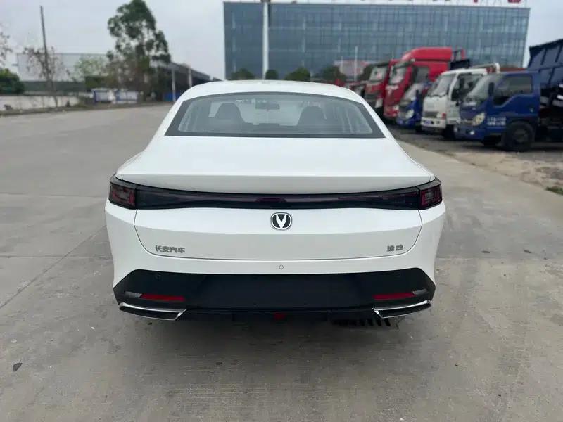 Changan Eado PHEV 2025 Smart Blue Whale 145KM Battleship Edition — миниатюра 5