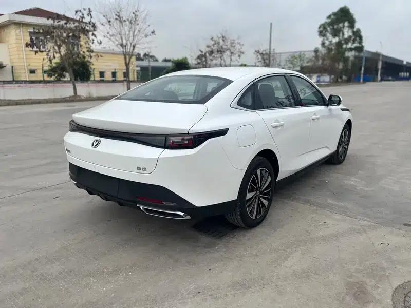 Changan Eado PHEV 2025 Smart Blue Whale 145KM Battleship Edition — миниатюра 6