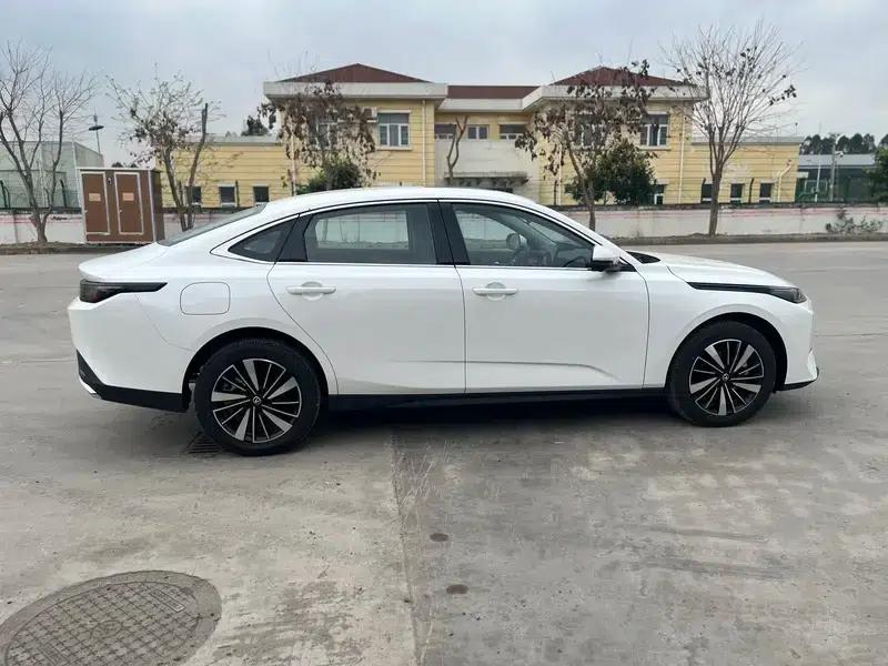 Changan Eado PHEV 2025 Smart Blue Whale 145KM Battleship Edition — миниатюра 7
