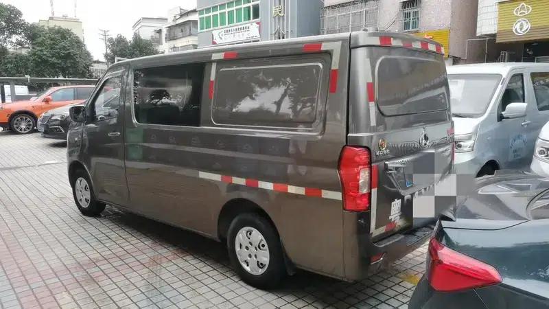 Ruixing M80 2019 Model 1.5L Comfort 4-Seat Single Oven Air Conditioning National VI High Roof Double Door DAM15KR — миниатюра 3