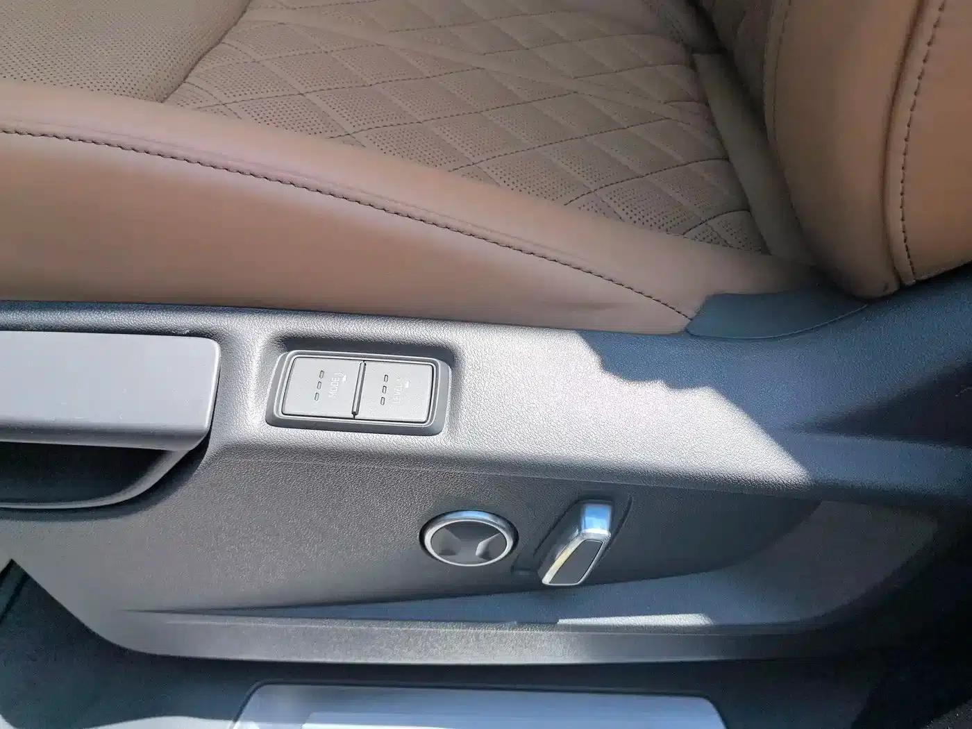 Audi Q6 2024 45 TFSI quattro Qiyun Edition Yulin Package 6-seater — миниатюра 13