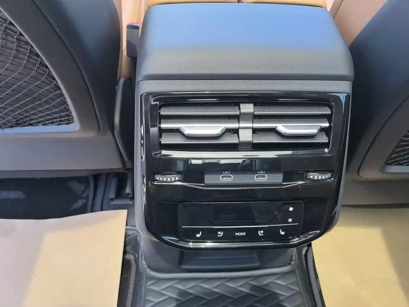 Audi Q6 2024 45 TFSI quattro Qiyun Edition Yulin Package 6-seater — миниатюра 10