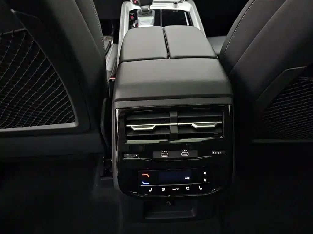Audi Q6 2023 50 TFSI quattro Cloud Edition Flying Rider Package — миниатюра 13