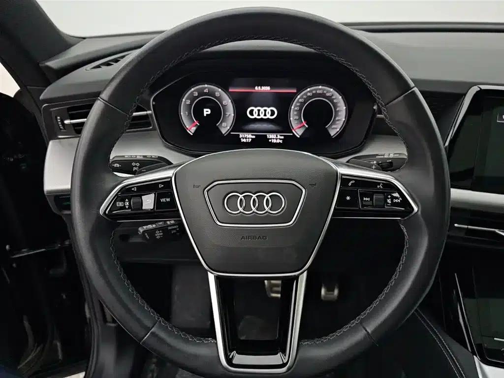 Audi Q6 2023 50 TFSI quattro Cloud Edition Flying Rider Package — миниатюра 9