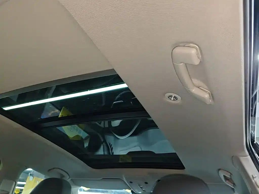 Audi Q6 2023 45 TFSI quattro Qiyun Edition Light Feather Package — миниатюра 18