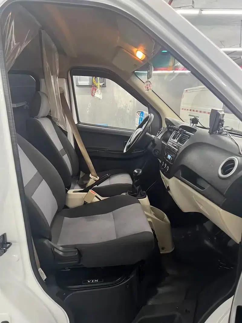Ruixing EM80 2024 Comfort Model, Double Door, 6 Seats, 270km Range, 41.86kWh — миниатюра 13