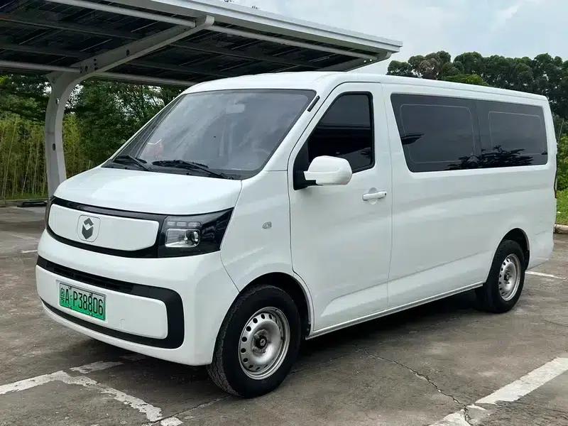 Ruixing EM80 2026 Passenger Edition Comfort 6-seater 380km/h Double Door Golden Bell Cover 50kWh — миниатюра 1