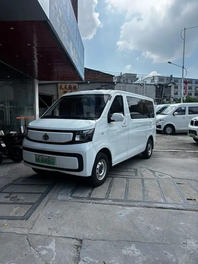 Ruixing EM60 2024 Comfort Model, Hatchback Door, 6 Seats, 270km Range, 41.86kWh — миниатюра 1
