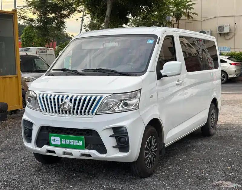 Ruixing EM60 2022 Pure Electric Bus, Flat-Top Hatchback Door, 7 Seats, 60kW — миниатюра 1