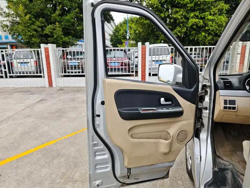 Ruixing M90 2016 2.0L Value Edition High Roof 6 Seats Double Door 4G94S — миниатюра 16