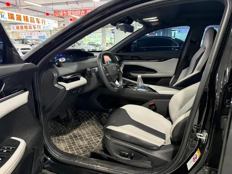 Changan Qiyuan A06 2023 1.5L Automatic Front-Wheel Drive 5-Seater Factory Custom Edition — миниатюра 9