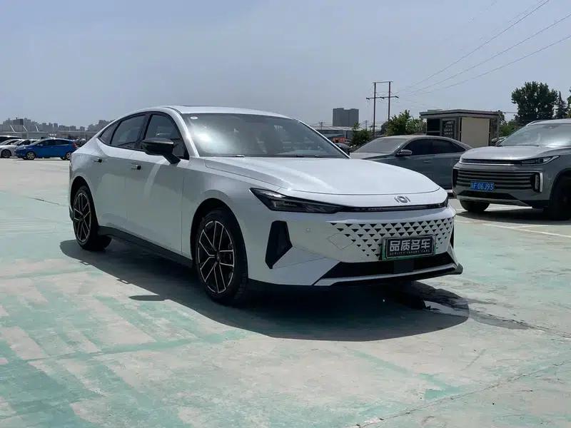 Changan Qiyuan A06 2023 1.5L Automatic Front-Wheel Drive 5-Seater Factory Custom Edition — миниатюра 3