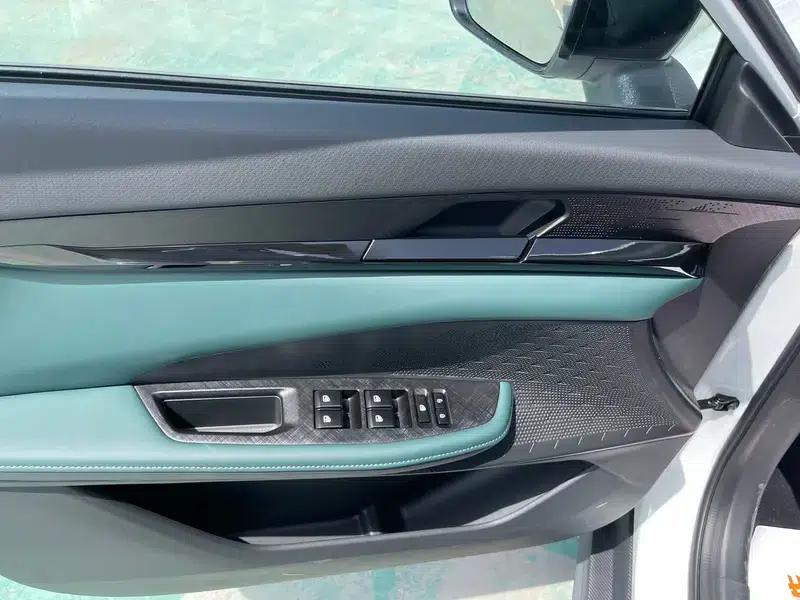 Changan Qiyuan A06 2023 1.5L Automatic Front-Wheel Drive 5-Seater Factory Custom Edition — миниатюра 7
