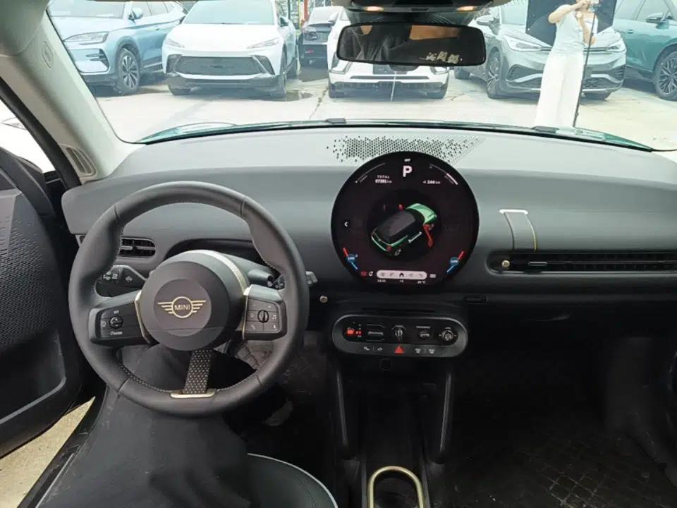 MINI Electric COOPER 2024 456km COOPER E Classic Edition — миниатюра 17