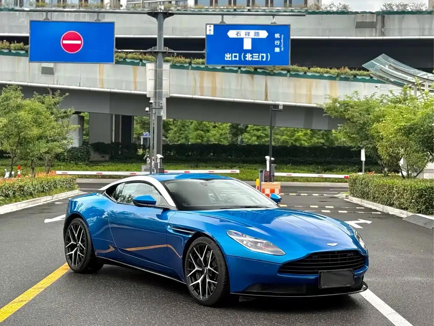 Aston Martin DB11 2019 4.0T V8 Coupe — миниатюра 2