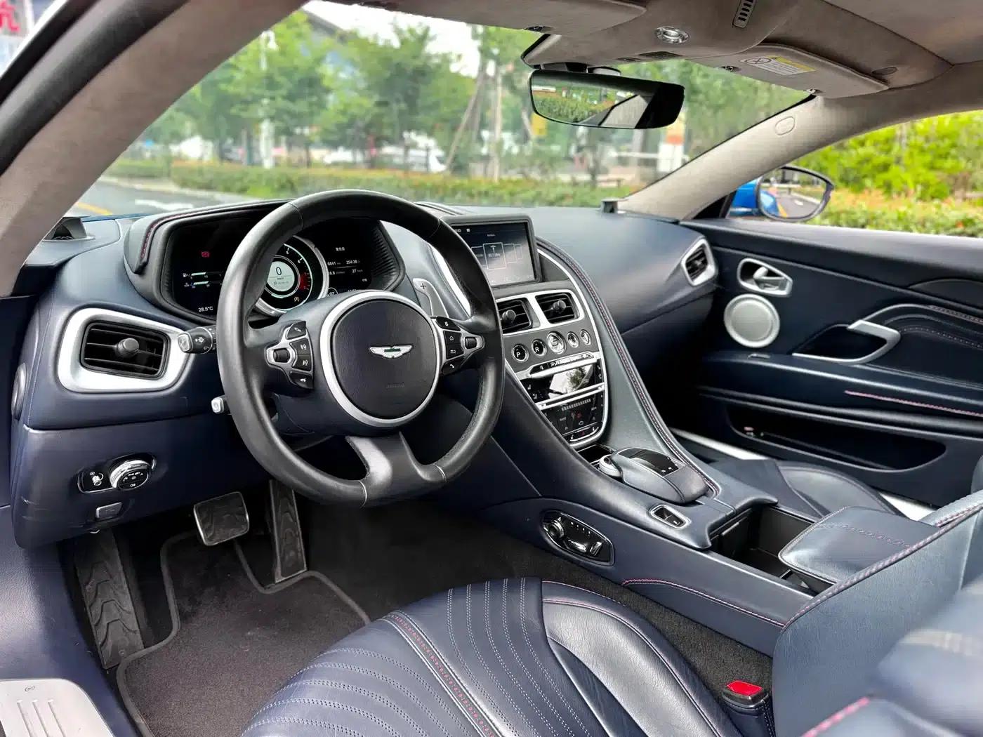 Aston Martin DB11 2019 4.0T V8 Coupe — миниатюра 4