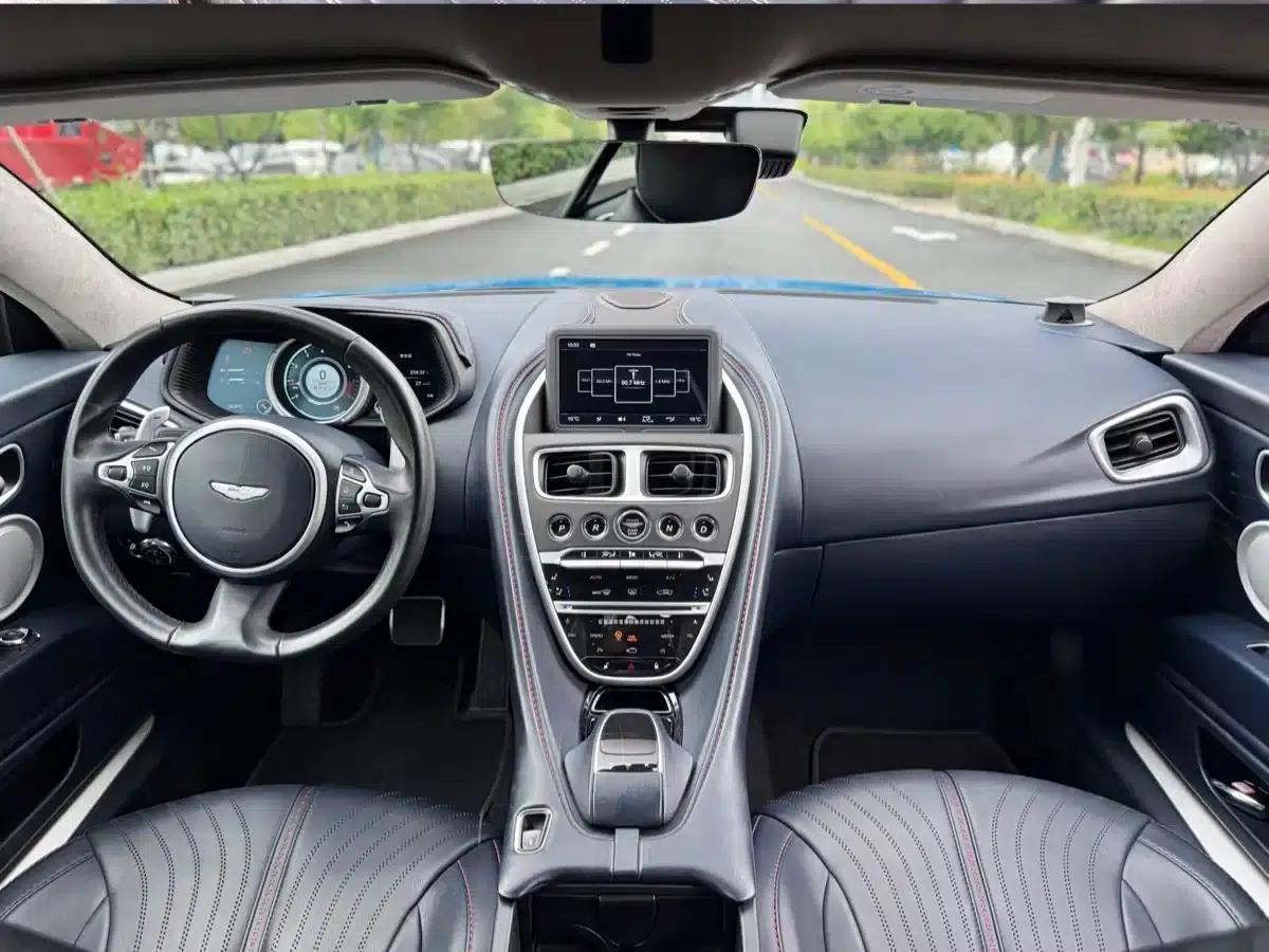 Aston Martin DB11 2019 4.0T V8 Coupe — миниатюра 5