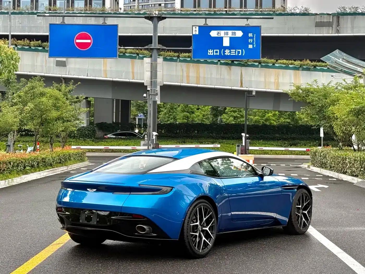 Aston Martin DB11 2019 4.0T V8 Coupe — миниатюра 7