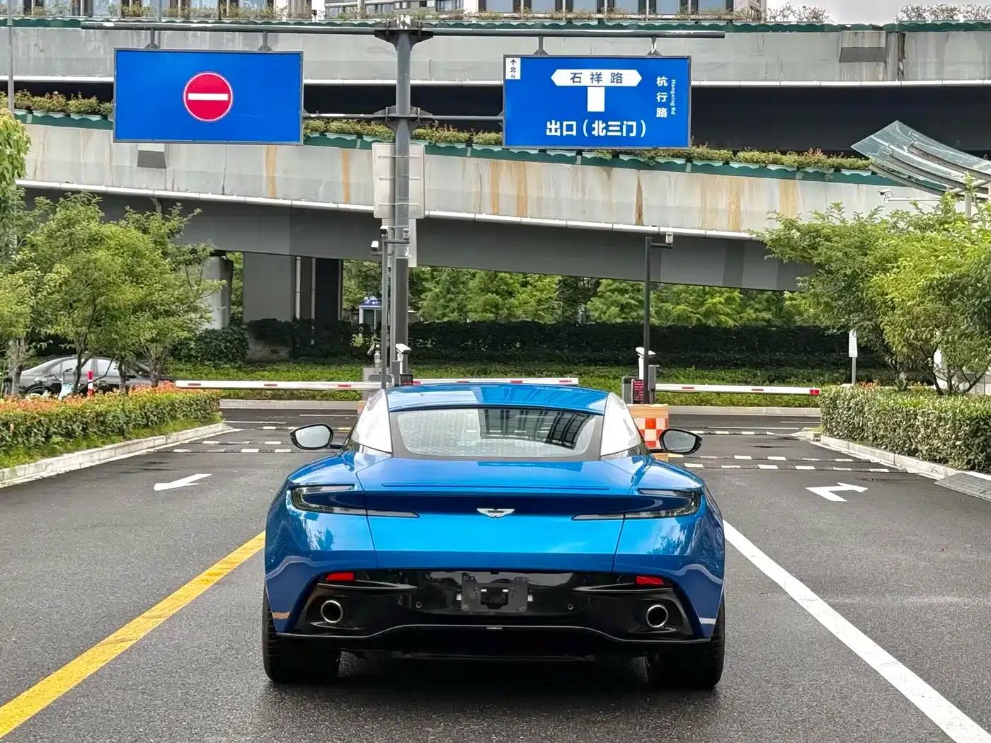 Aston Martin DB11 2019 4.0T V8 Coupe — миниатюра 8