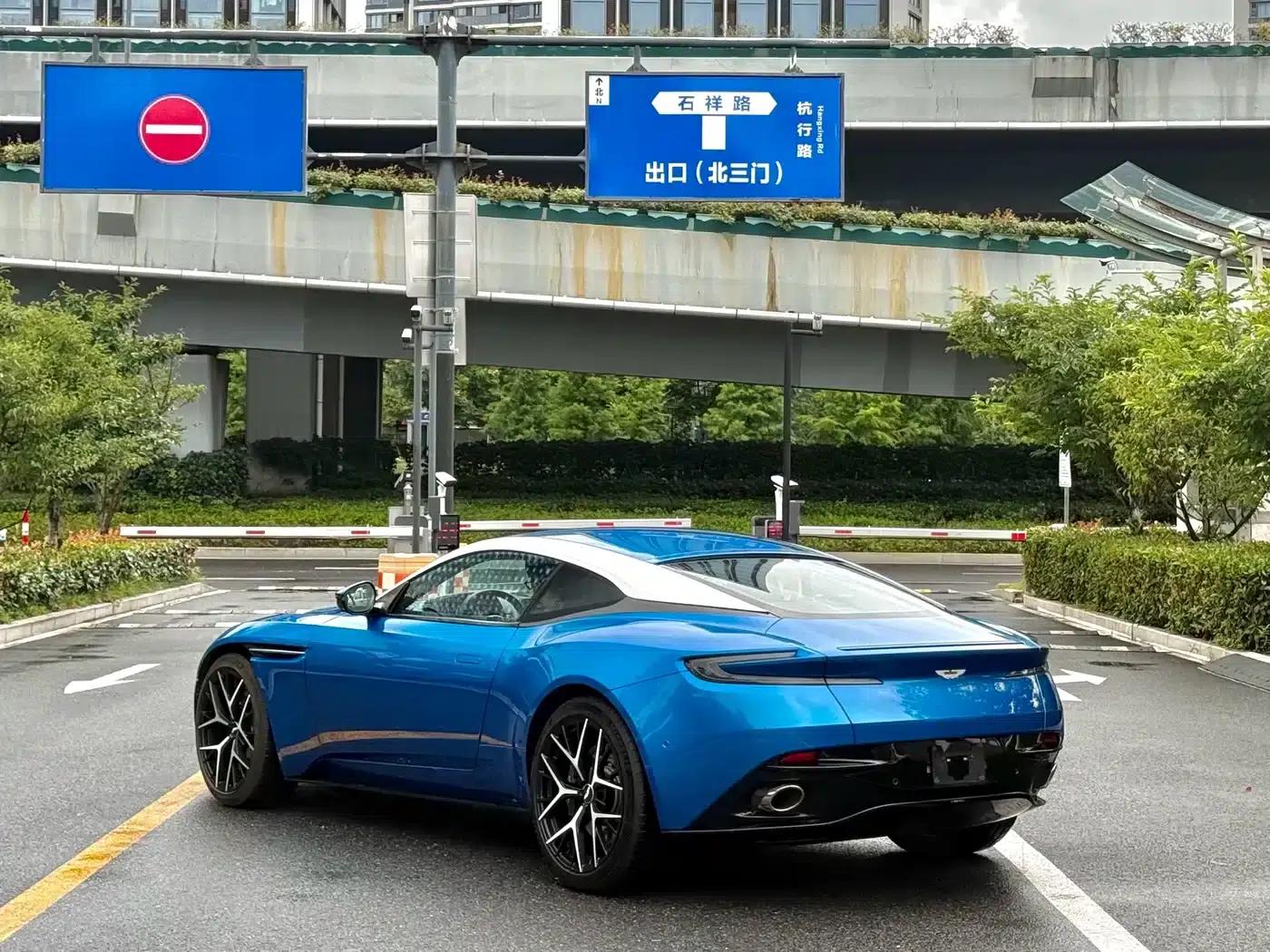 Aston Martin DB11 2019 4.0T V8 Coupe — миниатюра 9
