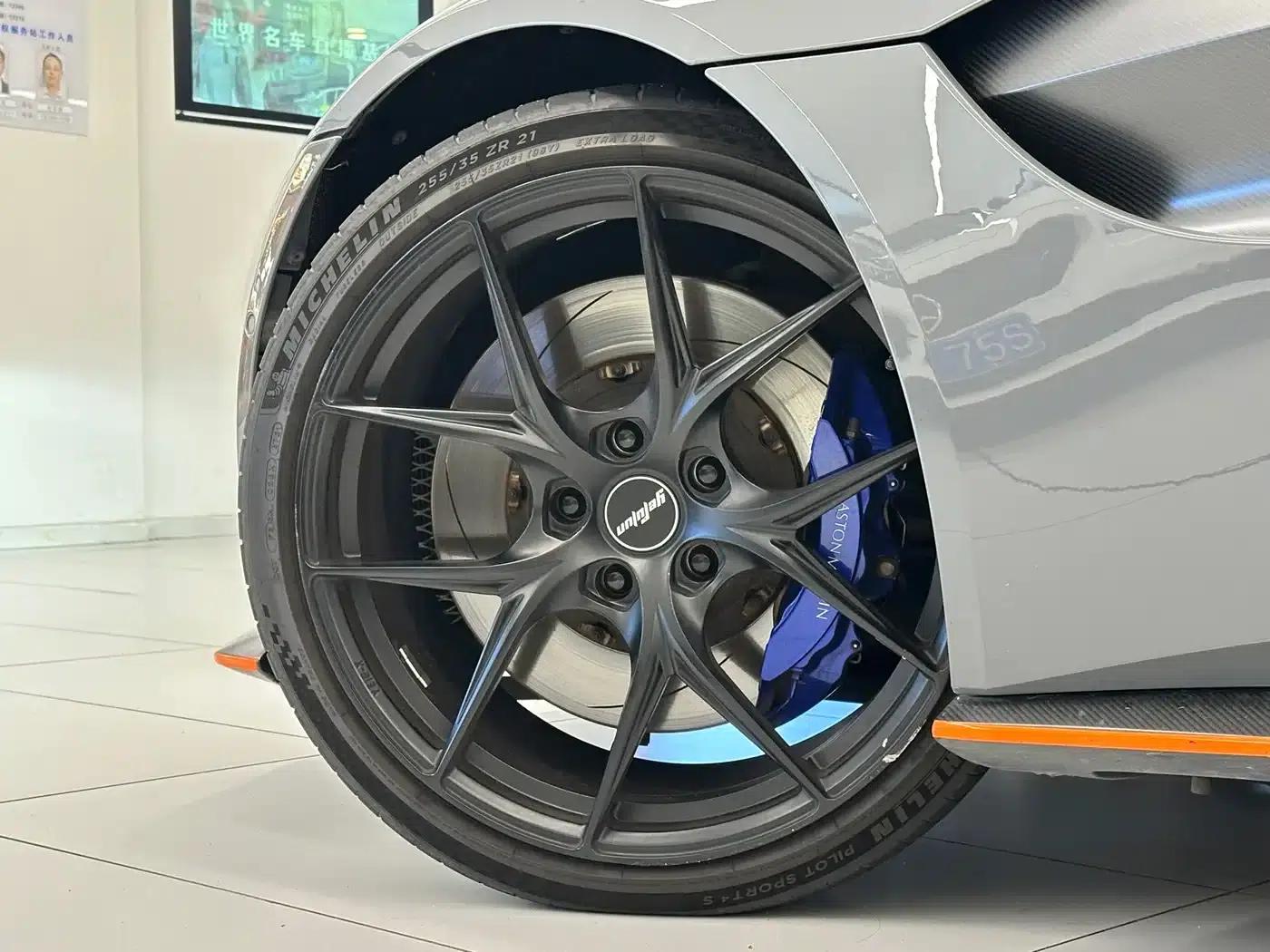 2018 V8 Vantage 4.0T V8 Coupe — миниатюра 19