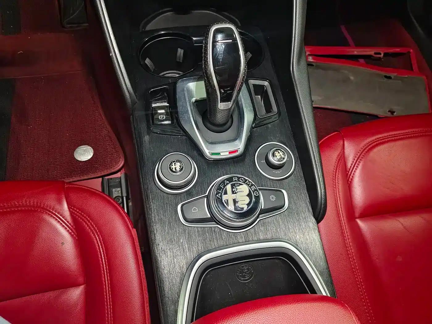 Giulia Juliet 2021 2.0T 280HP Luxury Edition — миниатюра 9