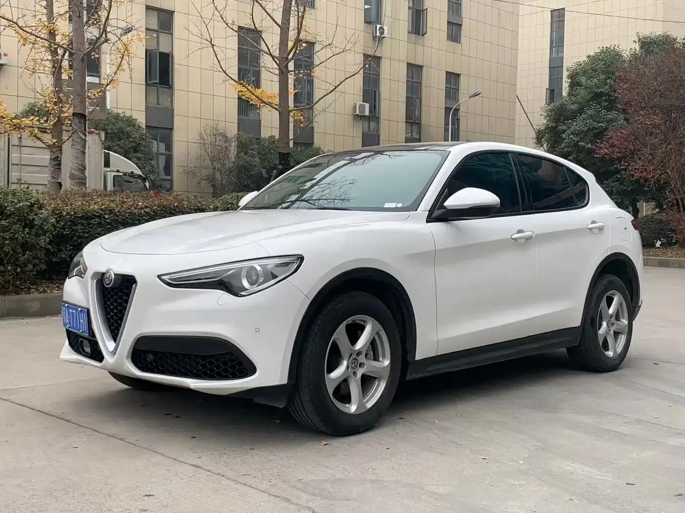 2017 Stelvio 2.0T 200HP Elite Edition — миниатюра 1