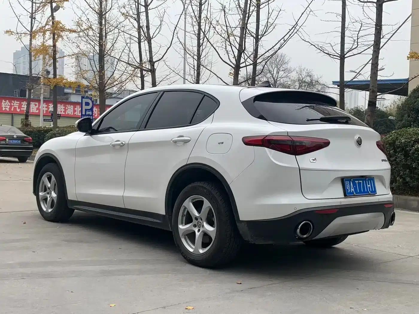 2017 Stelvio 2.0T 200HP Elite Edition — миниатюра 7