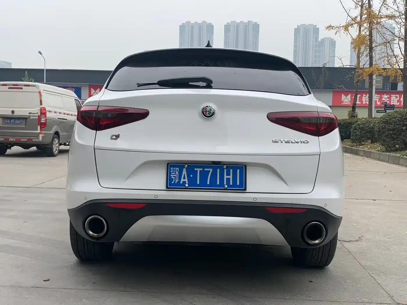 2017 Stelvio 2.0T 200HP Elite Edition — миниатюра 8