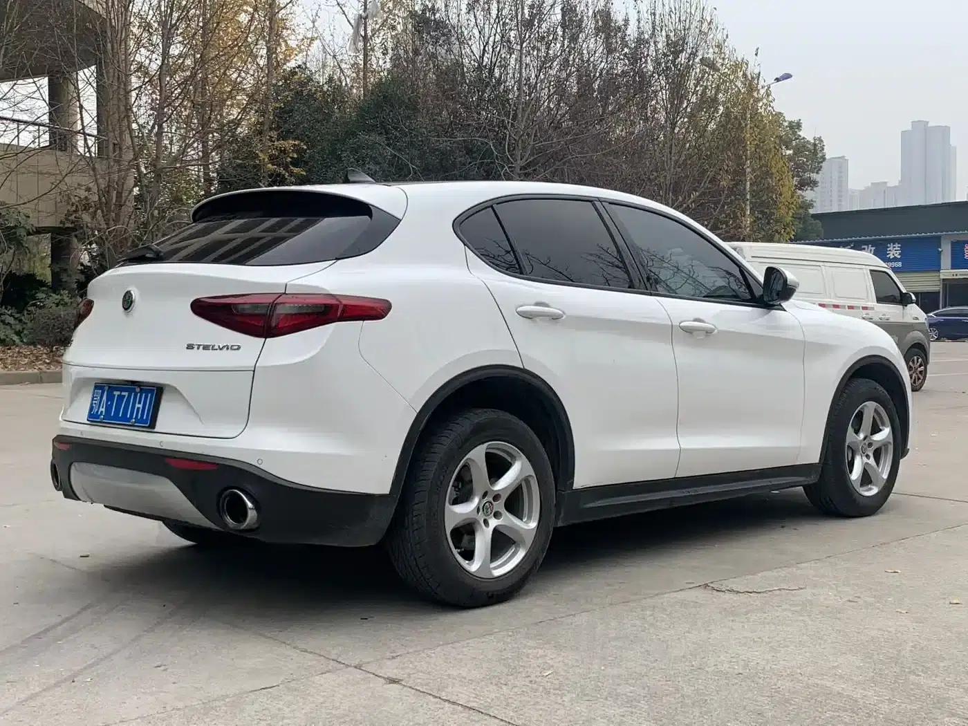 2017 Stelvio 2.0T 200HP Elite Edition — миниатюра 9