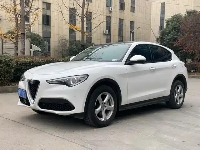 2017 Stelvio 2.0T 200HP Elite Edition