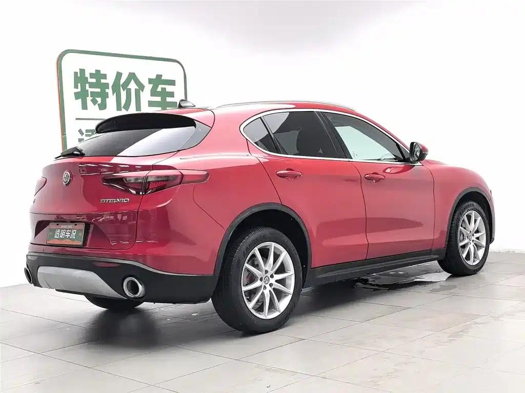 2017 Stelvio 2.0T 200HP Luxury Edition — миниатюра 2