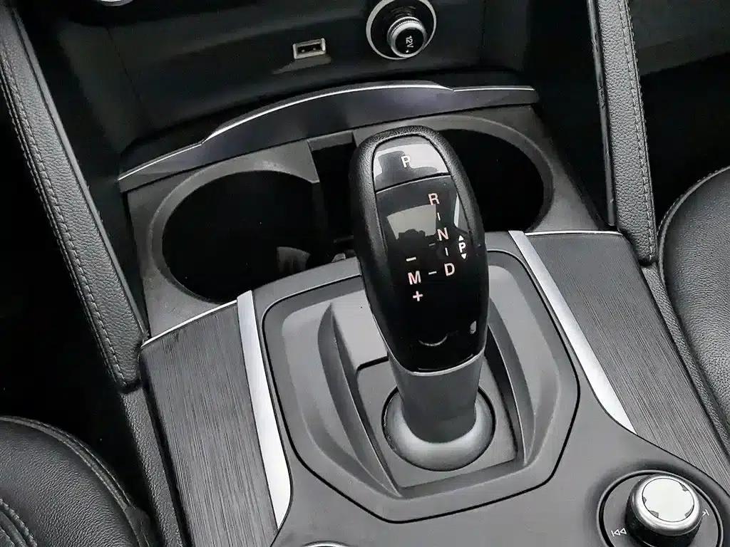 2017 Stelvio 2.0T 200HP Luxury Edition — миниатюра 13