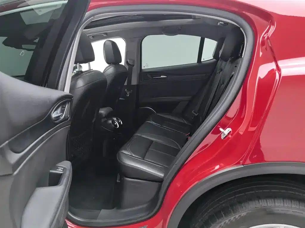 2017 Stelvio 2.0T 200HP Luxury Edition — миниатюра 15