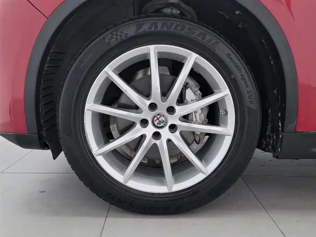 2017 Stelvio 2.0T 200HP Luxury Edition — миниатюра 17