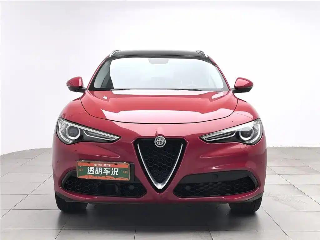2017 Stelvio 2.0T 200HP Luxury Edition — миниатюра 3