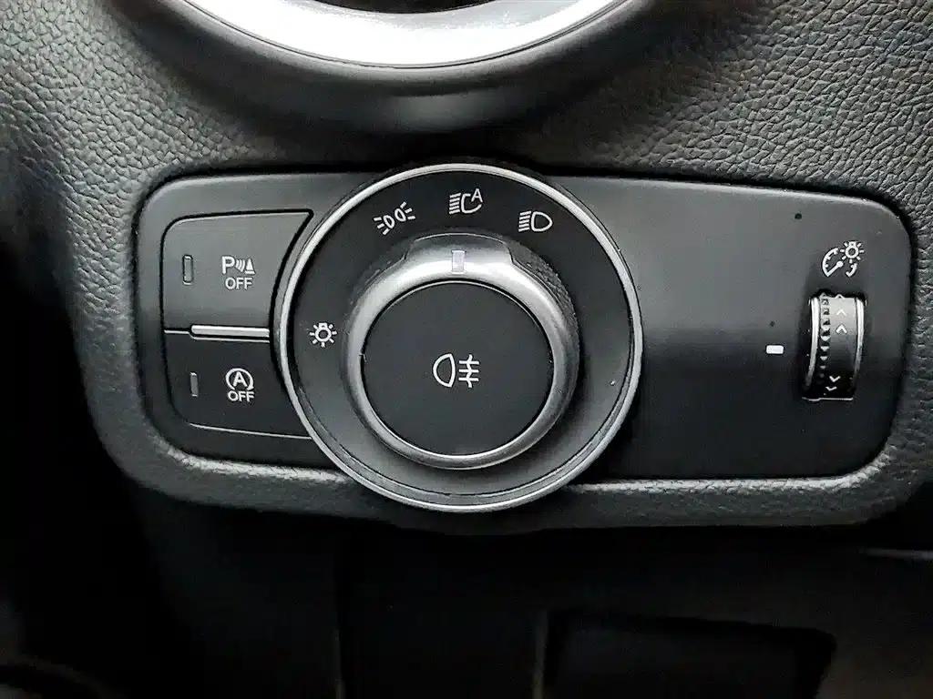 2017 Stelvio 2.0T 200HP Luxury Edition — миниатюра 21