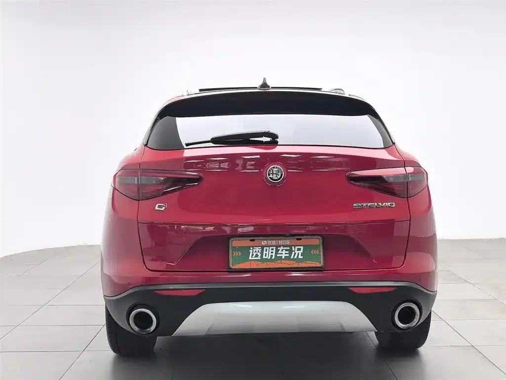 2017 Stelvio 2.0T 200HP Luxury Edition — миниатюра 4