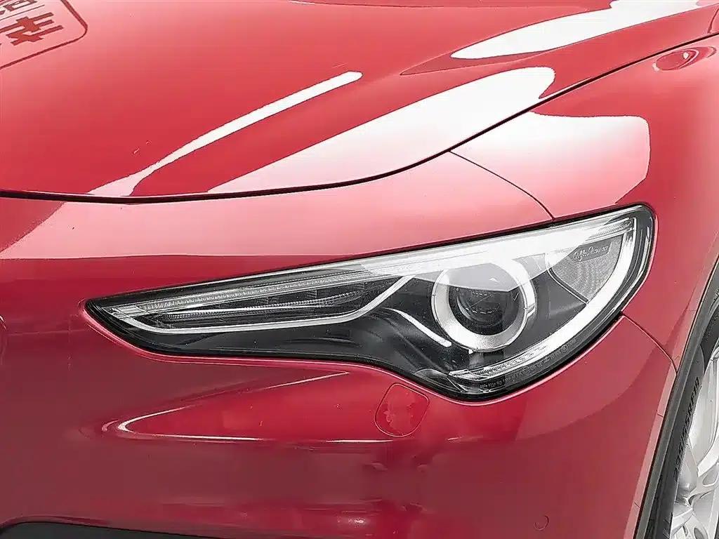 2017 Stelvio 2.0T 200HP Luxury Edition — миниатюра 7
