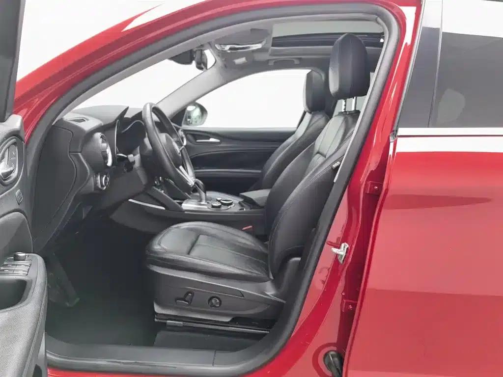 2017 Stelvio 2.0T 200HP Luxury Edition — миниатюра 10
